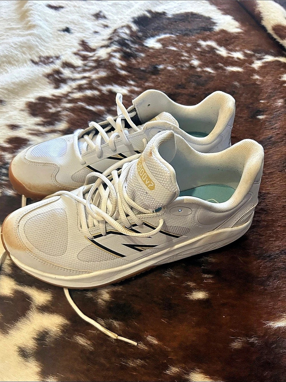 New Balance Men’s Turf Shoes US 8.5 White & Orange